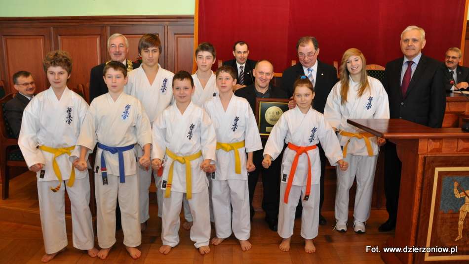 Wręczenie medalu za zasługi Klubowi Sportowemu Karate KYOKUSHIN