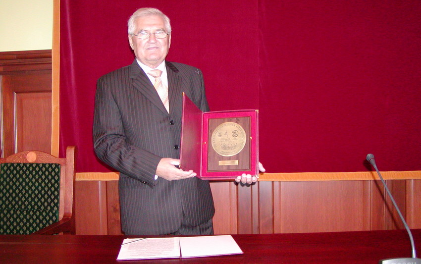 Zbigniew Chmura z medalem za Zasługi dla Dzierżoniowa