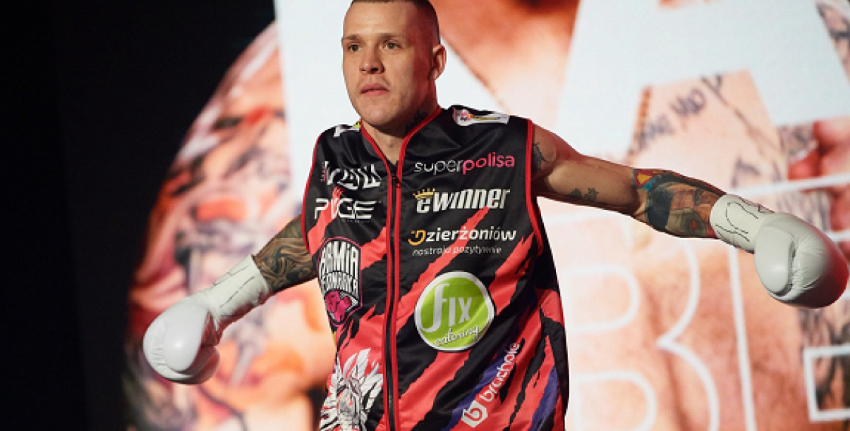 Kamil Bednarek, dzierżoniowski bokser zawodowy wychodzący do ringu