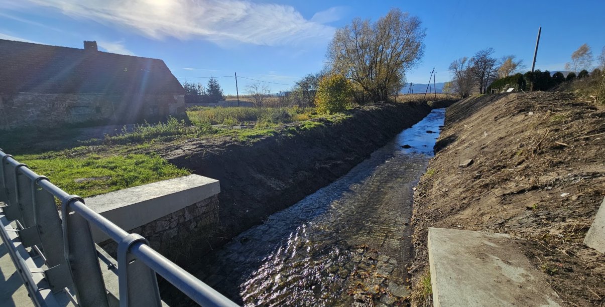 koryto Potoku Pieszyckiego po udrożnieniu