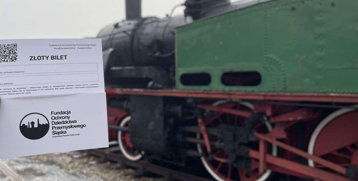 Zloty bilet na tle lokomotywy