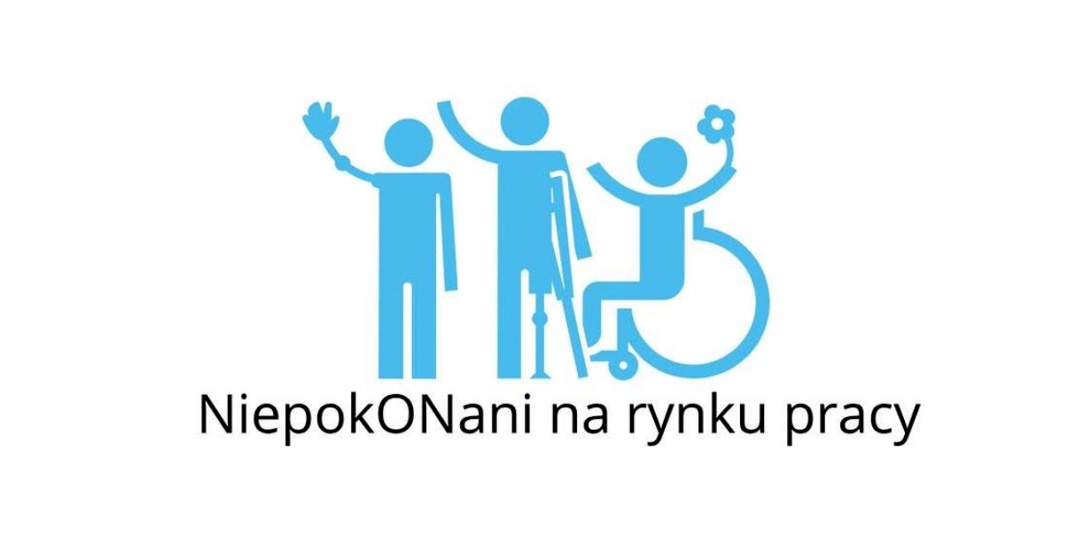 Czarny napis "Niepokonani na rynku pracy" i niebieskie stylwetki trzech osób