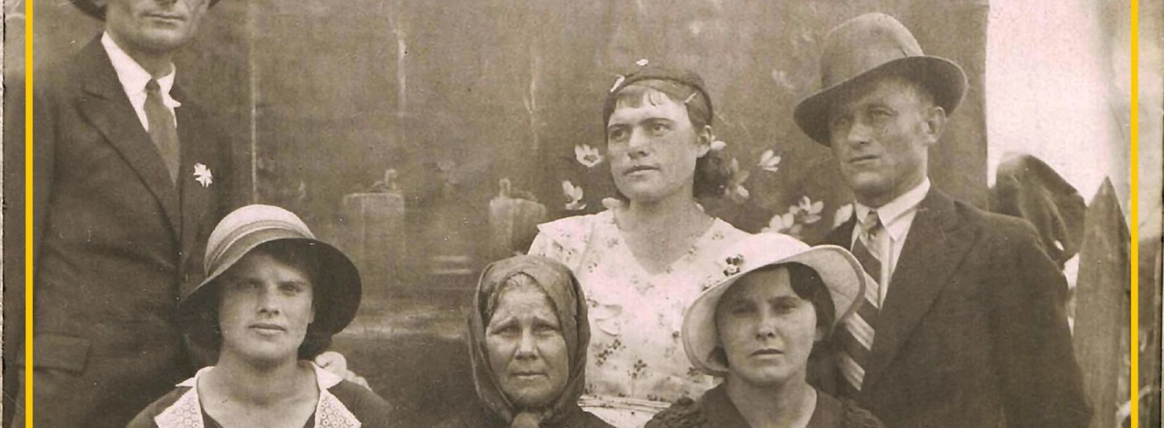 Czarno-białe zdjęcie rodzinne, przedwojenne
