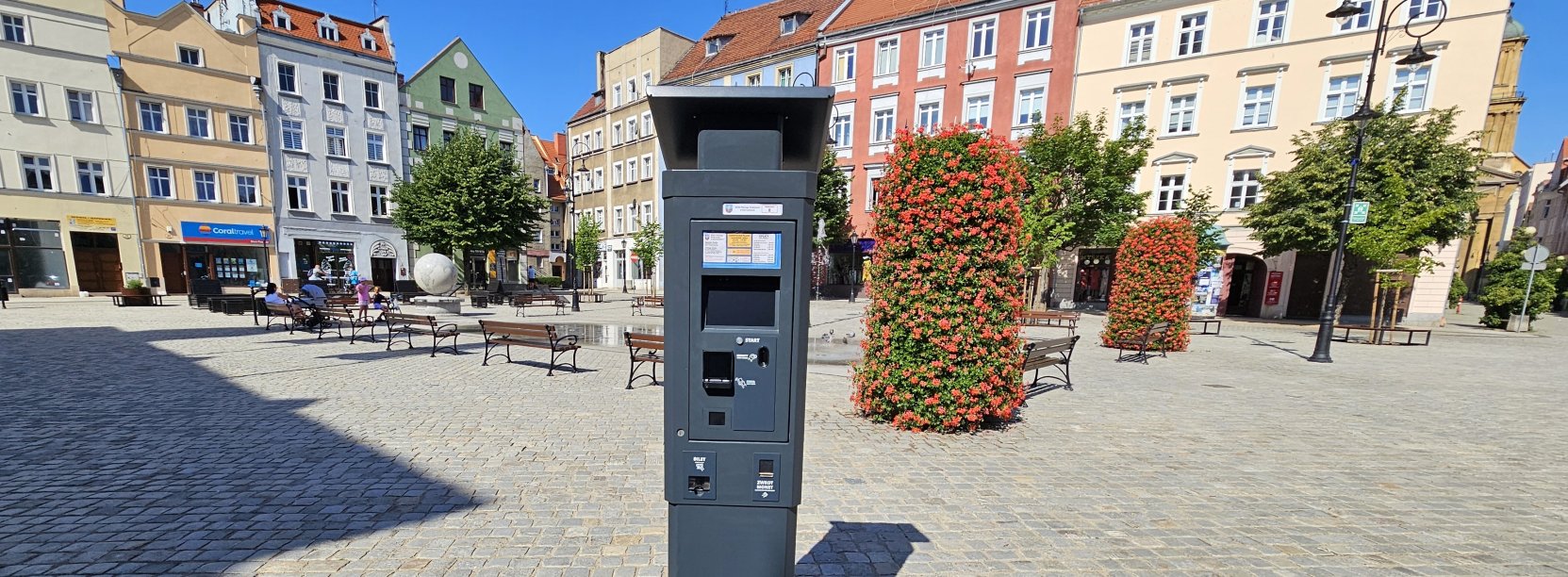 Parkometr stojący na dzierżoniowskim rynku