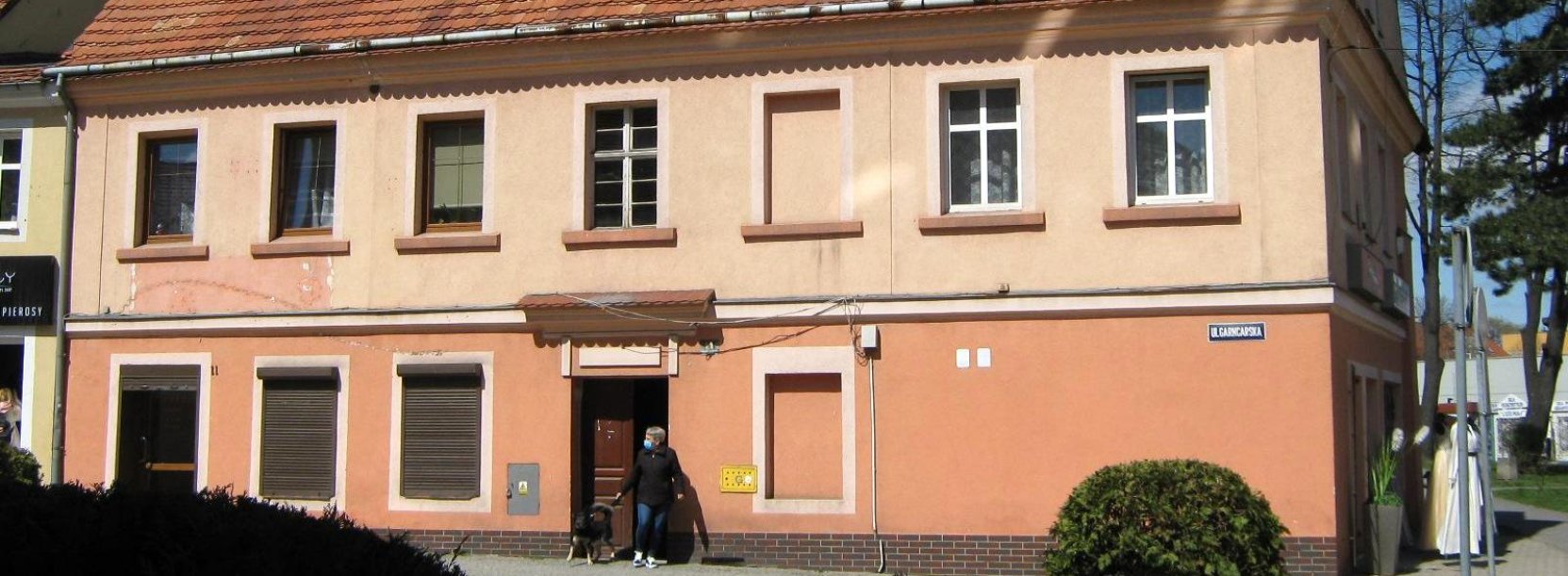 Dwupiętrowy budynek mieszkalny