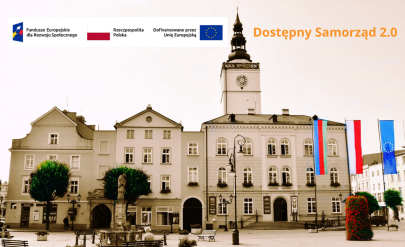 Fragment ratusza, na tle nieba logotypy fundyszy europejskich, flaga Polski, Unii Europejskiej, Napis Dostępny Samorząd 2.0