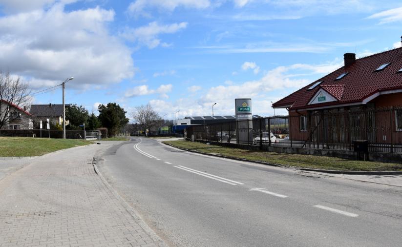 Zatoka autobusowa przy drodze