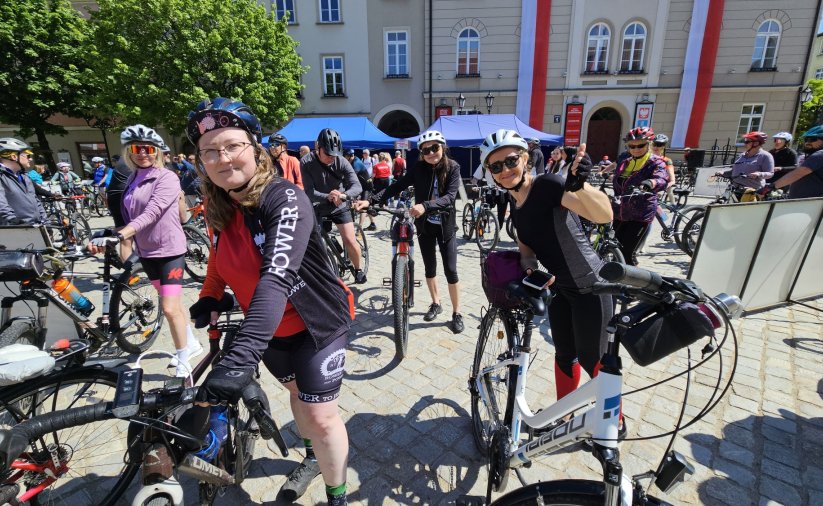 Uśmiechnięte rowerzystki