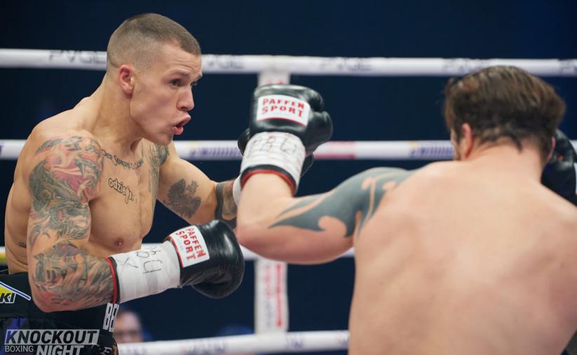 Kamil Bednarek atakujący swojego przeciwnika