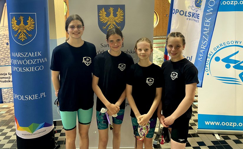 Cztery młode płwyaczki na wspolnym zdjęciu