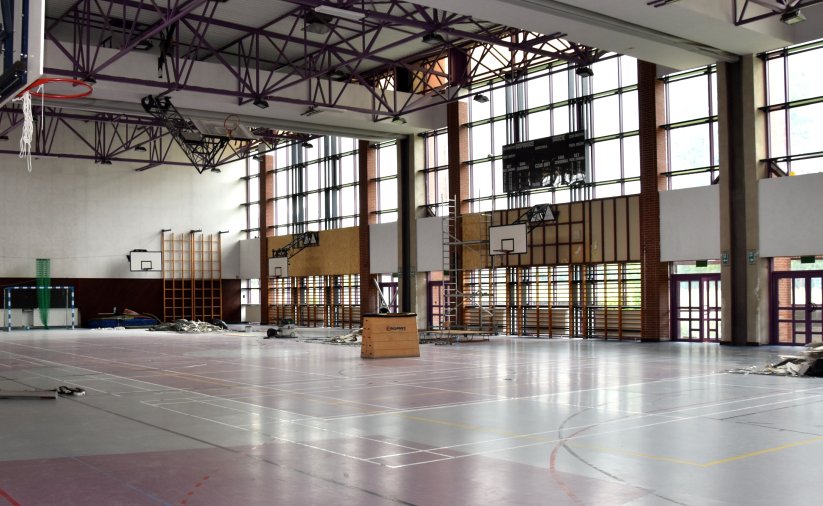 Hala sportowa SP1 podczas remontu jedne ze ścian
