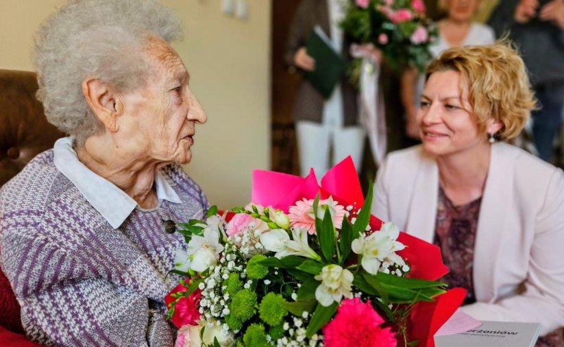 stulatka której kierownik USC słada życzenia