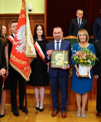 Dyrektor i zastępca dyrektora z burmistrzem i prezydium rady miejskiej