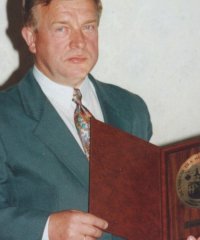 Henryk Kwiatkowski z medalem w ręku